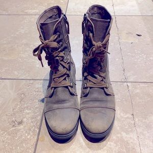 Size 9 Sorel Emelie Conquest boot, Olive.